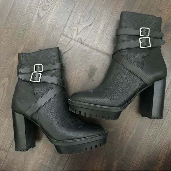 Vince Camuto Black Buckle Platform Heeled Ankle Moto Boots - Picture 2 of 9